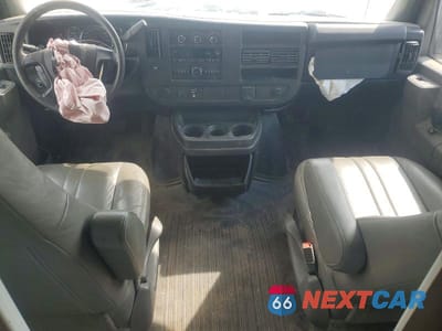 Zdjęcie 8 z 12 samochodu: 2016 CHEVROLET EXPRESS G3500 VIN:1GB0GRFG1G1285207 - miniatura