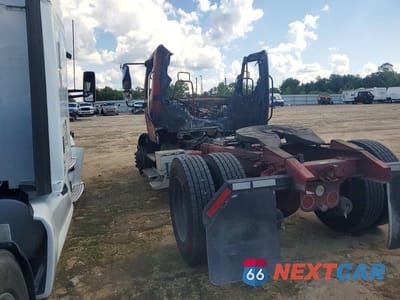 Drugie zdjęcie samochodu z przodu: 2006 FREIGHTLINER M2 106 MED - TRUCK CAB AND CHASSIS VIN:1FUBCYDA86HV01450 - miniatura