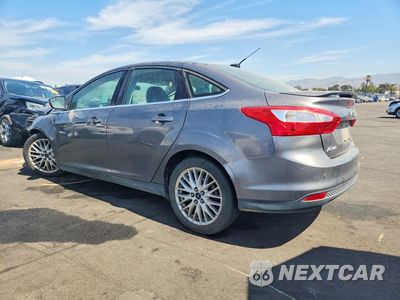 Drugie zdjęcie samochodu z przodu: 2014 FORD FOCUS TITANIUM VIN:1FADP3J28EL321651 - miniatura