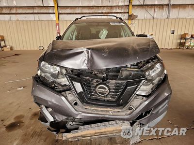 Piąte zdjęcie samochodu w środku: 2018 NISSAN ROGUE SV VIN:5N1AT2MT0JC722396 - miniatura