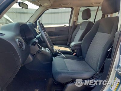 Zdjęcie 7 z 12 samochodu: 2014 JEEP PATRIOT LATITUDE VIN:1C4NJPFA2ED541157 - miniatura