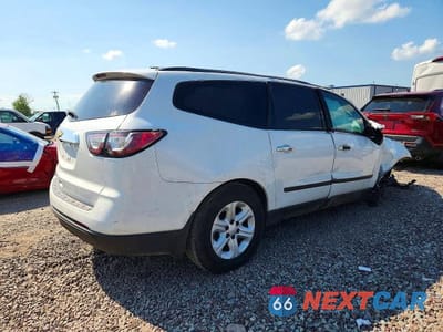 Trzecie zdjęcie samochodu z tyłu: 2017 CHEVROLET TRAVERSE LS VIN:1GNKVFKD4HJ118465 - miniatura