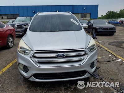 Piąte zdjęcie samochodu w środku: 2018 FORD ESCAPE TITANIUM VIN:1FMCU0J98JUA08707 - miniatura