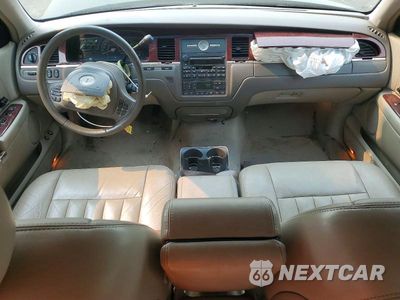Zdjęcie 8 z 12 samochodu: 2003 LINCOLN TOWN CAR EXECUTIVE VIN:1LNHM81W73Y658439 - miniatura