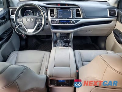 Zdjęcie 8 z 14 samochodu: 2019 TOYOTA HIGHLANDER XLE VIN:5TDJZRFH7KS587857 - miniatura