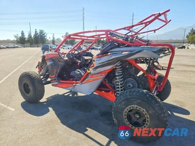 Trzecie zdjęcie samochodu z tyłu: 2017 CAN-AM MAVERICK X3 UTILITY VEHICLE VIN:3JBVXAW49HK002581 - miniatura