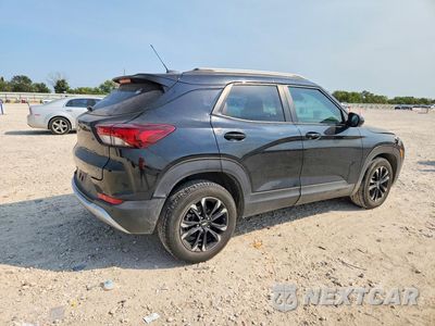 Trzecie zdjęcie samochodu z tyłu: 2022 CHEVROLET TRAILBLAZER LT VIN:KL79MPSL5NB078066 - miniatura