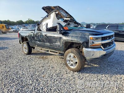 Czwarte zdjęcie samochodu z boku: 2018 CHEVROLET SILVERADO K1500 LT VIN:1GCVKREC8JZ338329 - miniatura