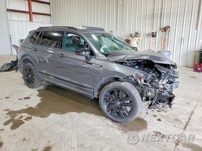 Czwarte zdjęcie samochodu z boku: 2022 VOLKSWAGEN TIGUAN SE R-LINE BLACK VIN:3VV8B7AX6NM001807 - miniatura