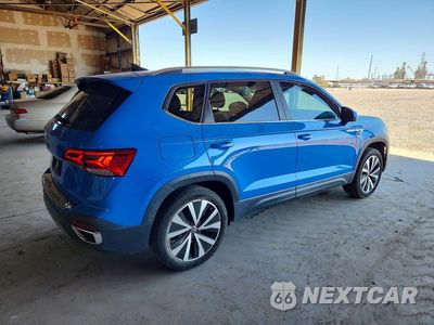 Trzecie zdjęcie samochodu z tyłu: 2022 VOLKSWAGEN TAOS SE VIN:3VVRX7B20NM086586 - miniatura
