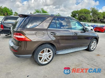 Trzecie zdjęcie samochodu z tyłu: 2015 MERCEDES-BENZ ML 250 BLUETEC VIN:4JGDA0EB7FA535303 - miniatura
