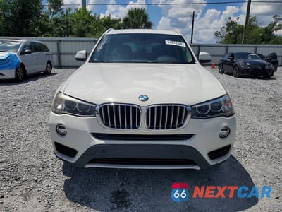 Piąte zdjęcie samochodu w środku: 2017 BMW X3 SDRIVE28I VIN:5UXWZ7C50H0V85690 - miniatura