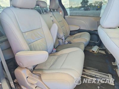 Zdjęcie 11 z 14 samochodu: 2018 TOYOTA SIENNA XLE 8-PASSENGER VIN:5TDYZ3DC4JS949452 - miniatura