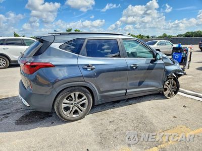 Trzecie zdjęcie samochodu z tyłu: 2023 KIA SELTOS S VIN:KNDEU2AA3P7398609 - miniatura