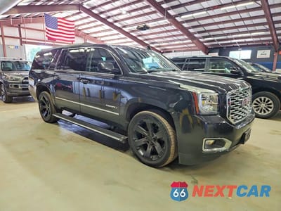 Czwarte zdjęcie samochodu z boku: 2020 GMC YUKON XL DENALI VIN:1GKS2HKJ5LR134465 - miniatura