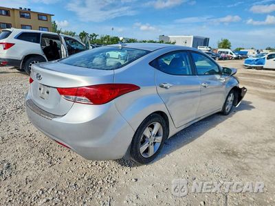 Trzecie zdjęcie samochodu z tyłu: 2013 HYUNDAI ELANTRA GLS VIN:KMHDH4AE8DU622304 - miniatura