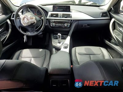 Zdjęcie 8 z 13 samochodu: 2016 BMW 320 XI VIN:WBA8E5G59GNU21440 - miniatura