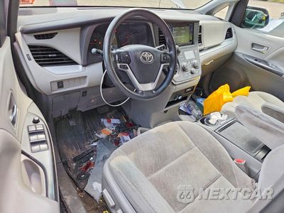 Zdjęcie 8 z 12 samochodu: 2017 TOYOTA SIENNA LE VIN:5TDKZ3DC3HS806122 - miniatura