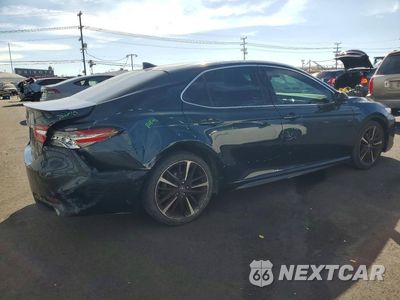 Trzecie zdjęcie samochodu z tyłu: 2018 TOYOTA CAMRY XSE VIN:4T1B61HK6JU591573 - miniatura