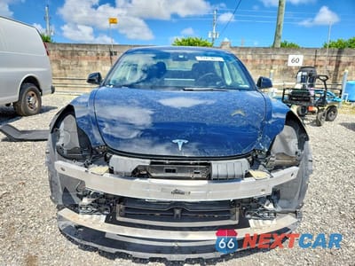 Piąte zdjęcie samochodu w środku: 2023 TESLA MODEL 3 VIN:5YJ3E1EA4PF458903 - miniatura
