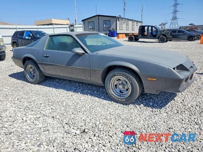 Czwarte zdjęcie samochodu z boku: 1983 CHEVROLET CAMARO VIN:1G1AP8719DL138016 - miniatura