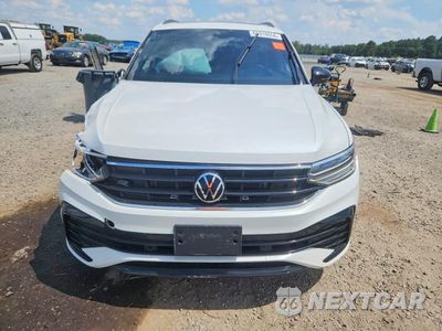 Piąte zdjęcie samochodu w środku: 2024 VOLKSWAGEN TIGUAN SE R-LINE BLACK VIN:3VVCB7AX4RM072374 - miniatura