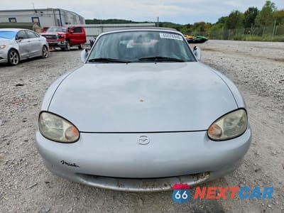 Piąte zdjęcie samochodu w środku: 1999 MAZDA MX-5 MIATA VIN:JM1NB3539X0128994 - miniatura