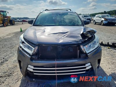 Piąte zdjęcie samochodu w środku: 2018 TOYOTA HIGHLANDER XLE VIN:5TDKZRFH6JS542945 - miniatura