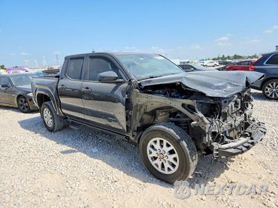 Czwarte zdjęcie samochodu z boku: 2024 TOYOTA TACOMA VIN:3TMKB5FN4RM018126 - miniatura