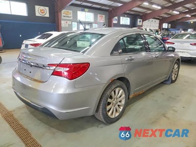 Trzecie zdjęcie samochodu z tyłu: 2013 CHRYSLER 200 LIMITED VIN:1C3CCBCG5DN520992 - miniatura