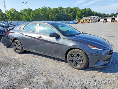 Czwarte zdjęcie samochodu z boku: 2022 HYUNDAI ELANTRA SEL VIN:5NPLM4AG6NH074697 - miniatura