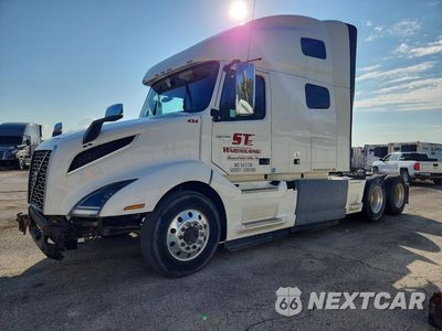 2020 VOLVO VNL SEMI TRUCK 4V4NC9EJ8LN197434 - główne zdjęcie licytacji z USA - miniatura