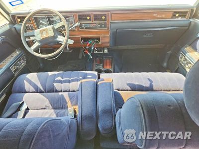 Zdjęcie 8 z 12 samochodu: 1988 LINCOLN TOWN CAR VIN:1LNBM81F9JY658834 - miniatura