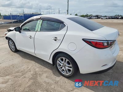 Drugie zdjęcie samochodu z przodu: 2018 TOYOTA YARIS IA BASE VIN:3MYDLBYV3JY326565 - miniatura