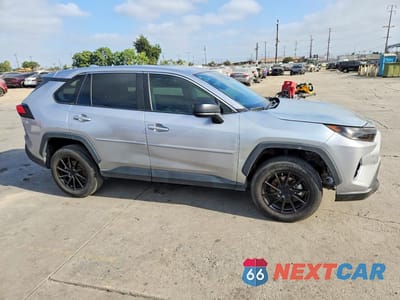 Czwarte zdjęcie samochodu z boku: 2022 TOYOTA RAV4 LE VIN:2T3H1RFV4NC211830 - miniatura