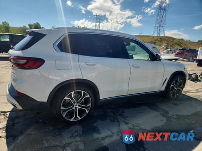 Trzecie zdjęcie samochodu z tyłu: 2021 BMW X5 XDRIVE45E VIN:5UXTA6C04M9G68363 - miniatura