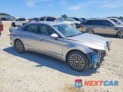 Czwarte zdjęcie samochodu z boku: 2021 HYUNDAI SONATA HYBRID SEL VIN:KMHL34JJ8MA027154 - miniatura