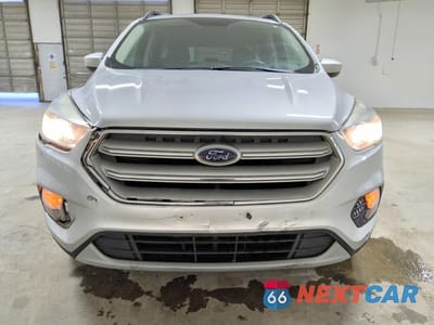 Piąte zdjęcie samochodu w środku: 2018 FORD ESCAPE SE VIN:1FMCU0GD9JUC10614 - miniatura