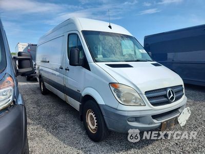 Czwarte zdjęcie samochodu z boku: 2011 MERCEDES-BENZ SPRINTER 2500 DELIVERY VAN VIN:WD3PE8CBXB5575167 - miniatura
