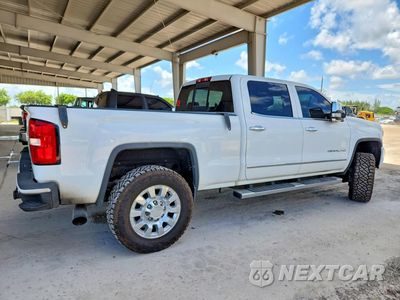 Trzecie zdjęcie samochodu z tyłu: 2015 GMC SIERRA K2500 DENALI VIN:1GT120E85FF535361 - miniatura