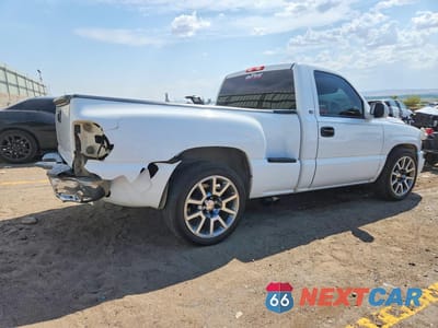 Trzecie zdjęcie samochodu z tyłu: 2001 CHEVROLET SILVERADO C1500 VIN:1GCEC14V71Z133053 - miniatura
