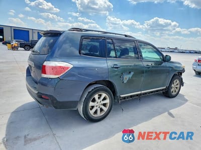 Trzecie zdjęcie samochodu z tyłu: 2013 TOYOTA HIGHLANDER SE VIN:5TDZK3EH8DS116289 - miniatura