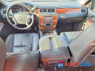 Zdjęcie 8 z 13 samochodu: 2008 CHEVROLET SUBURBAN K1500 LS VIN:3GNFK16358G204660 - miniatura