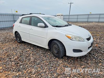 Czwarte zdjęcie samochodu z boku: 2011 TOYOTA MATRIX BASE VIN:2T1KU4EEXBC671130 - miniatura