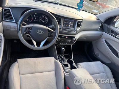 Zdjęcie 9 z 12 samochodu: 2018 HYUNDAI TUCSON SEL VIN:KM8J3CA49JU676774 - miniatura