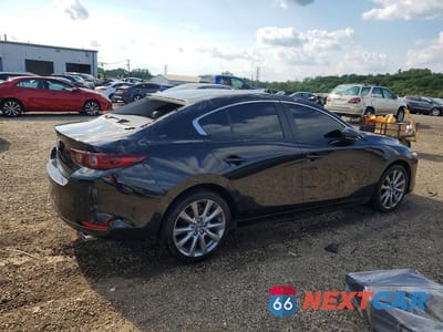 Trzecie zdjęcie samochodu z tyłu: 2026 MAZDA 3 PREFERRED VIN:JM1BPACL8T1866897 - miniatura