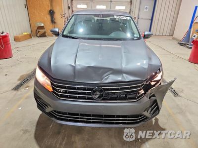 Piąte zdjęcie samochodu w środku: 2018 VOLKSWAGEN PASSAT S VIN:1VWAA7A39JC020750 - miniatura
