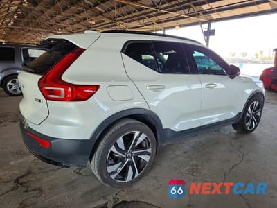 Trzecie zdjęcie samochodu z tyłu: 2023 VOLVO XC40 ULTIMATE VIN:YV4L12UX2P2943841 - miniatura