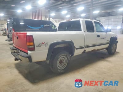Trzecie zdjęcie samochodu z tyłu: 1999 CHEVROLET SILVERADO K2500 VIN:1GCGK29U7XZ210854 - miniatura