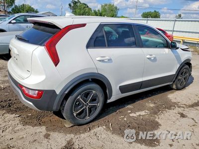 Trzecie zdjęcie samochodu z tyłu: 2024 KIA NIRO LX VIN:KNDCP3LE6R5164936 - miniatura